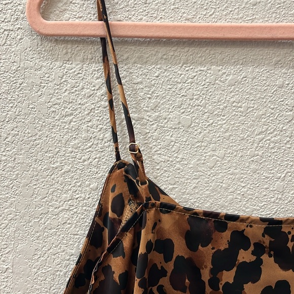 Cheetah print silky tank top with adjustable straps - Picture 6 of 6